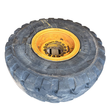 Däck på fälg 20,5x25